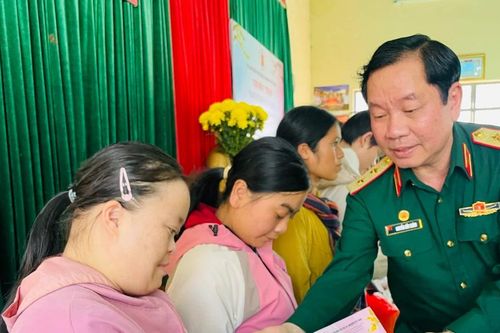 Trao quà Tết và sinh kế cho nạn nhân chất độc da cam tỉnh Gia Lai