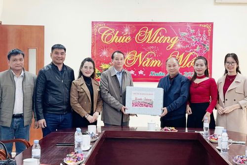 Đoàn công tác của huyện Tam Đường thăm, chúc Tết Báo Lai Châu