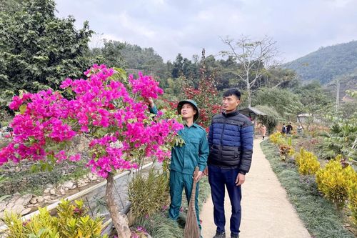 Gương mẫu, đi đầu trong phát triển kinh tế