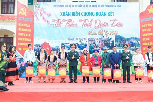 Đẩy mạnh công tác dân tộc trong tình hình mới