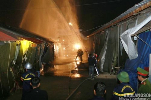 Thực tập phương án chữa cháy và cứu nạn, cứu hộ tại chợ Đông Kinh, thành phố Lạng Sơn