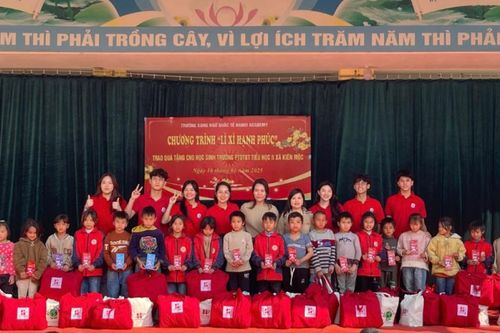 Trường Song Ngữ Quốc Tế Hanoi Academy tặng quà trị giá 160 triệu cho Trường Phổ thông dân tộc bán trú Tiểu học II xã Kiên Mộc, huyện Đình Lập