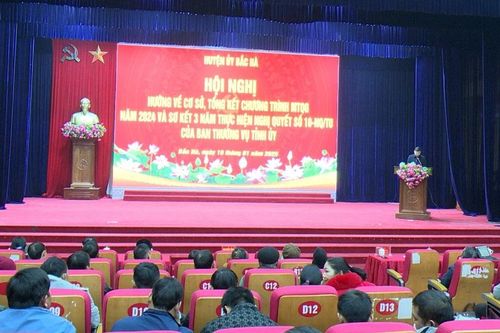 9 tập thể, 35 cá nhân được khen thưởng trong thi đua thực hiện các chương trình mục tiêu quốc gia và Nghị quyết 10