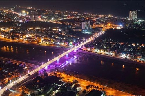 Ngắm cầu Phố Mới rực rỡ trong đêm