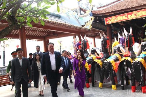 Đoàn công tác của Đại sứ quán Hợp chủng quốc Hoa kỳ tại Việt Nam thăm và khảo sát tại một số điểm du lịch ở Bảo Yên
