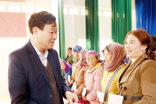 Phó Chủ tịch Thường trực HĐND tỉnh Vũ Văn Cài chúc tết Đảng bộ, chính quyền, Nhân dân xã Tả Ngài Chồ