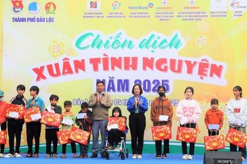 Cùng chia sẻ nghĩa tình mùa xuân