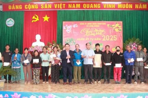 Phó Chủ tịch HĐND tỉnh K'Mák thăm, chúc Tết tại huyện Đam Rông