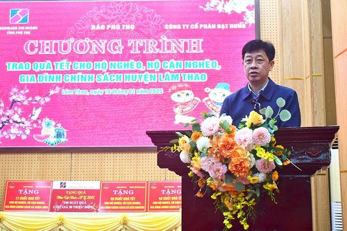 Trao quà 'Tết đến mọi nhà' tại huyện Lâm Thao
