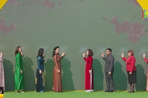 Các nhà ngoại giao tham gia 'Bản hòa ca Tết Việt'