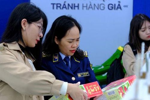 Hà Nội: Mở cửa phòng trưng bày giúp người dân phân biệt hàng thật - hàng giả nhân dịp Tết Nguyên đán