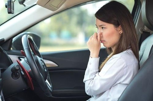 Nhận biết tình trạng ô tô qua mùi lạ