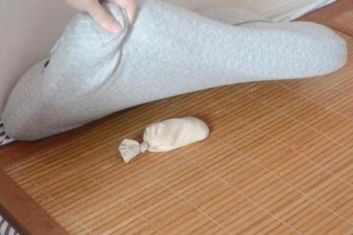 Vì sao nhiều người đặt một nắm gạo dưới gối?