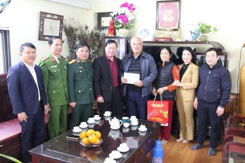 TP Lào Cai dành hơn 1,7 tỷ đồng tặng quà Tết gia đình chính sách, người có hoàn cảnh khó khăn