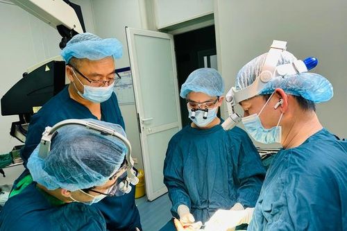 Thực hiện kỹ thuật khó nối ngón tay gần đứt lìa cho bệnh nhân