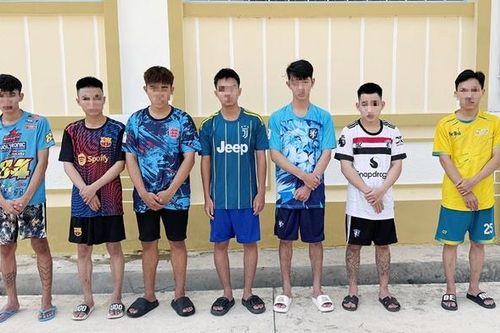 Mâu thuẫn trên mạng xã hội, 7 thanh niên mang hung khí đi giải quyết