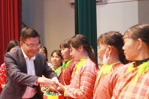 Phó Thủ tướng Lê Thành Long thăm, tặng quà Tết tại tỉnh Lạng Sơn