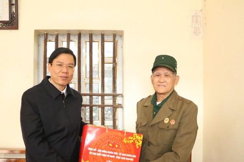 Thái Nguyên: Hộ nghèo, gia đình chính sách đều có quà Tết