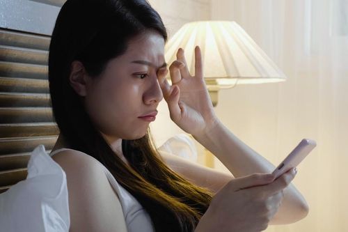 Dấu hiệu chứng tỏ mắt đang rất khô