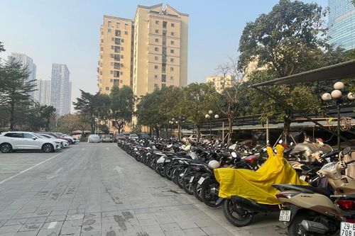 Đình chỉ hoạt động bãi xe không phép tại ô đất B4 Nam Trung Yên