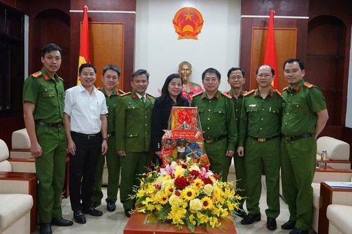 Lãnh đạo Công an TP Đà Nẵng thăm và chúc Tết các đơn vị đồng hành