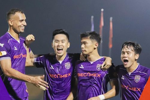 Bình Dương lội ngược dòng trước Bình Định trong ngày Tiến Linh 'tịt ngòi'