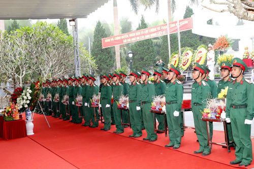 Hà Giang truy điệu và an táng hài cốt liệt sĩ