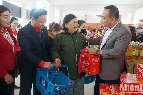 1.000 hộ nghèo, khó khăn tại Đà Nẵng đi Chợ Tết 0 đồng