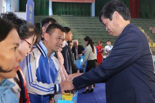 Đắk Lắk trao 400 phần quà tại chương trình 'Tết Sum vầy - Xuân ơn Đảng'