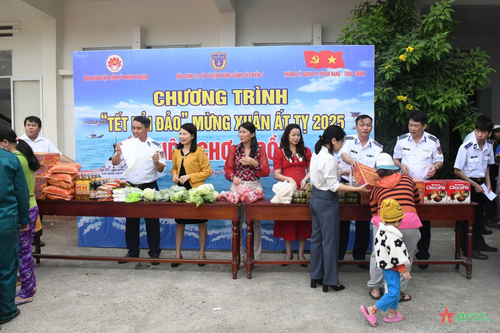 Hải đoàn 32 Cảnh sát biển tổ chức 'Tết hải đảo' tại Ninh Thuận