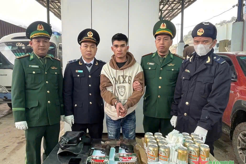 Khởi tố vụ án hình sự về hành vi 'Vận chuyển trái phép vũ khí quân dụng'
