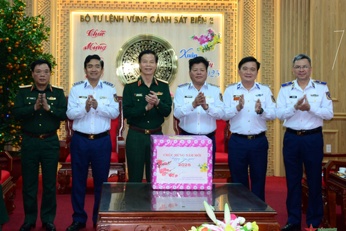 Trung tướng Nguyễn Trọng Bình kiểm tra, chúc Tết Bộ tư lệnh Vùng Cảnh sát biển 2