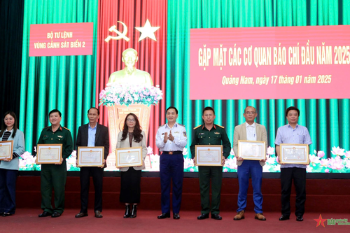 Bộ tư lệnh Vùng Cảnh sát biển 2 gặp mặt báo chí đầu năm