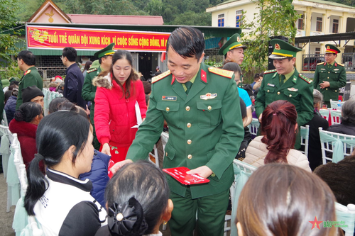 Hà Tĩnh: 'Chung tay dệt sắc xuân biên giới'