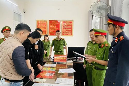 Kiều nữ 'hóa điên' sau khi lừa đảo chiếm đoạt hơn 13 tỷ đồng