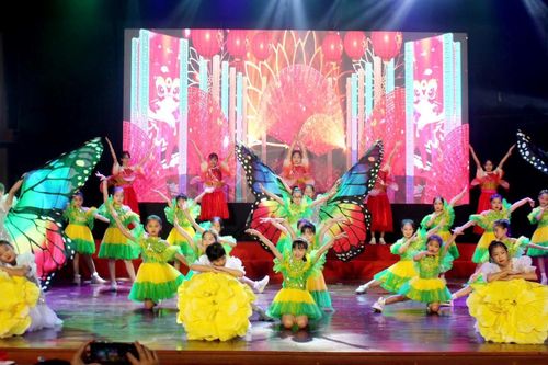 Hơn 100 tiết mục văn nghệ 'Mừng xuân quê hương - Mừng Đảng quang vinh'
