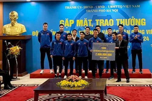 Thành phố Hà Nội gặp mặt, trao thưởng 2 tỷ đồng đội tuyển bóng đá Việt Nam
