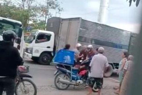 Truy xét nhóm người đập xe ô tô, đánh gục phụ xe tải