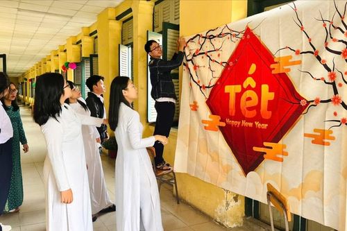 Rộn ràng sắc xuân ở các trường học: Giáo dục thêm về văn hóa truyền thống dân tộc