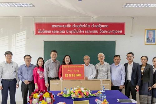Quảng Trị tiếp tục cử giáo viên sang Lào giảng dạy cho học sinh người Việt