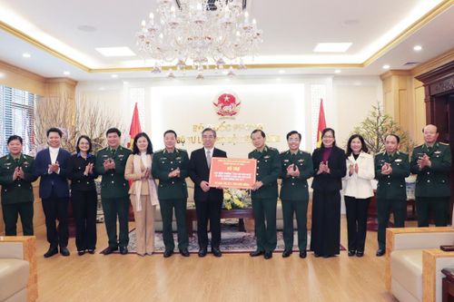 Thành ủy, UBND thành phố Hồ Chí Minh thăm, chúc Tết Đảng ủy, Bộ Tư lệnh BĐBP