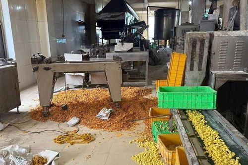 Cẩn thận với thực phẩm, đồ chơi độc hại 'bủa vây' trẻ em