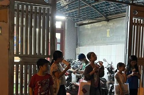 Tràn lan dạy thêm, học thêm: Phụ huynh chạy đua vì sợ con thua thiệt