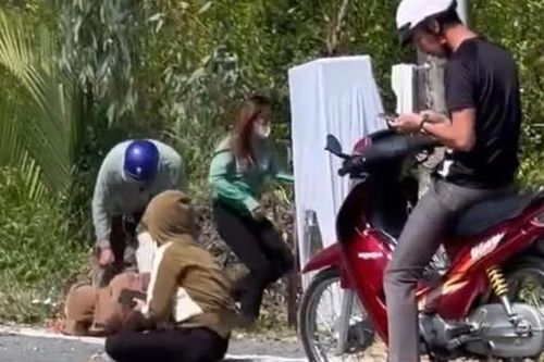 Chồng chém vợ rồi tự sát