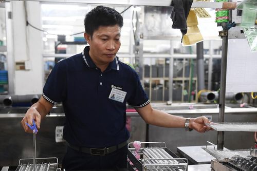 Thị trường đi ngang, tỷ phú Thái, Nhật vung tiền thâu tóm 'gà đẻ trứng vàng'