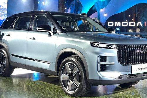 Ba mẫu xe hybrid vừa ra mắt thị trường Việt Nam ngay đầu năm 2025