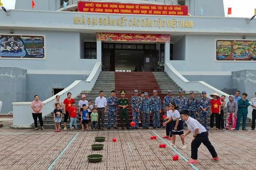 Tết rộn ràng trên huyện đảo Trường Sa