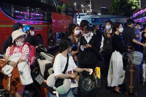Hơn 93.000 lượt khách qua các bến xe TPHCM mỗi ngày dịp Tết Nguyên đán