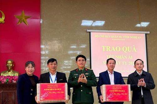Bộ CHQS tỉnh Nghệ An thăm, tặng quà tết tại Nghĩa Đàn