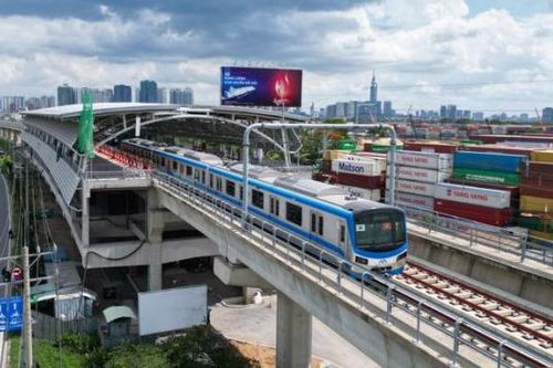 Những chuyến tàu đưa đất nước vào xuân